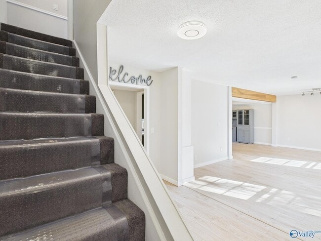 Building Photo - 2521 Lancelot Dr SE