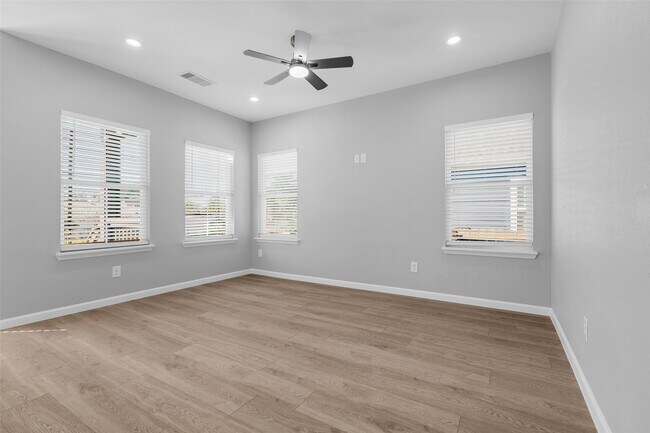 Building Photo - 4905 Paula St