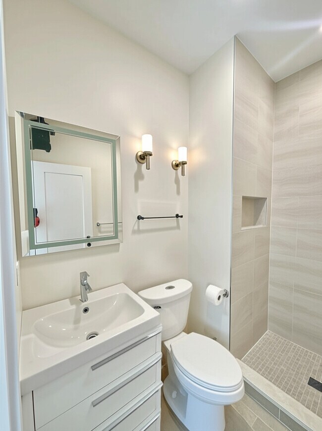 Building Photo - 8 4th St