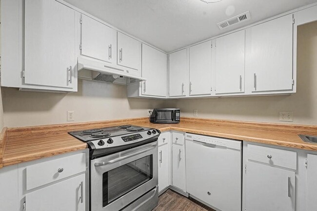 Building Photo - 298 W Mountain St