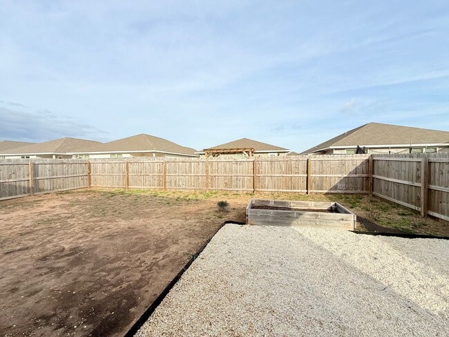 Building Photo - 4-Bedroom Home - Community Park/Splash Pad