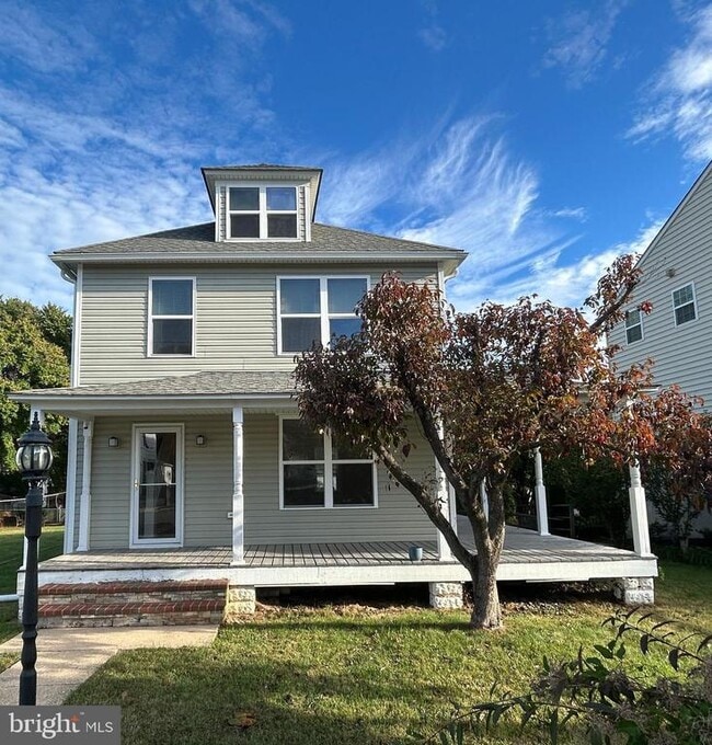 Building Photo - 2605 Maple Ave
