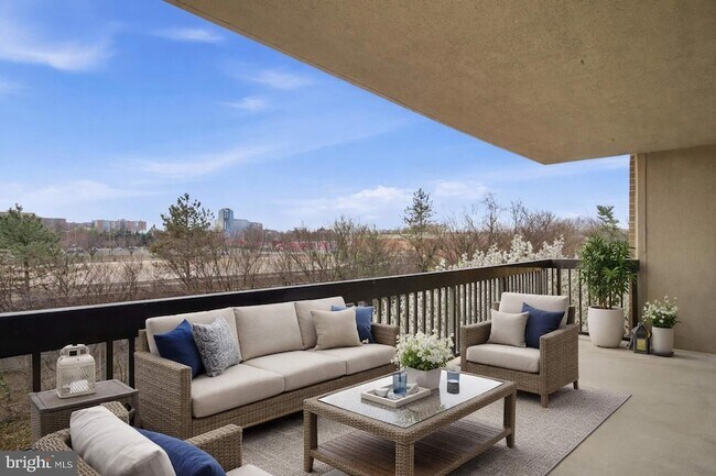 Building Photo - 3713 S George Mason Dr