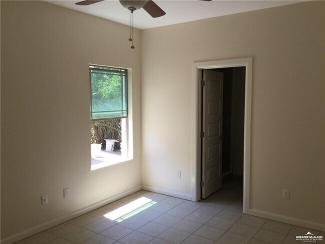 Building Photo - 5 Howard Dr