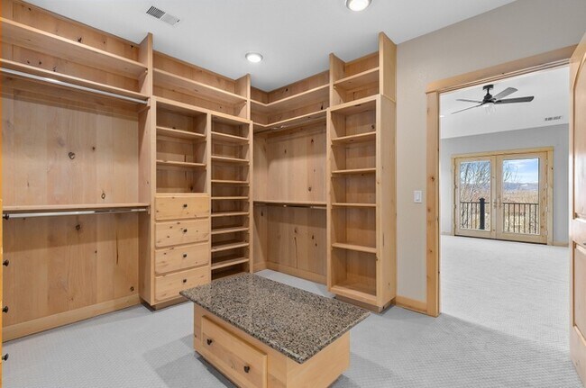 Building Photo - 348 Meadow View Pky