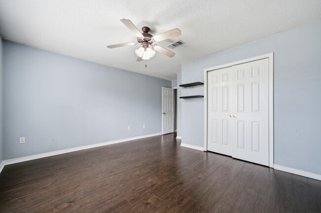 Building Photo - 2490 Pepper Dr