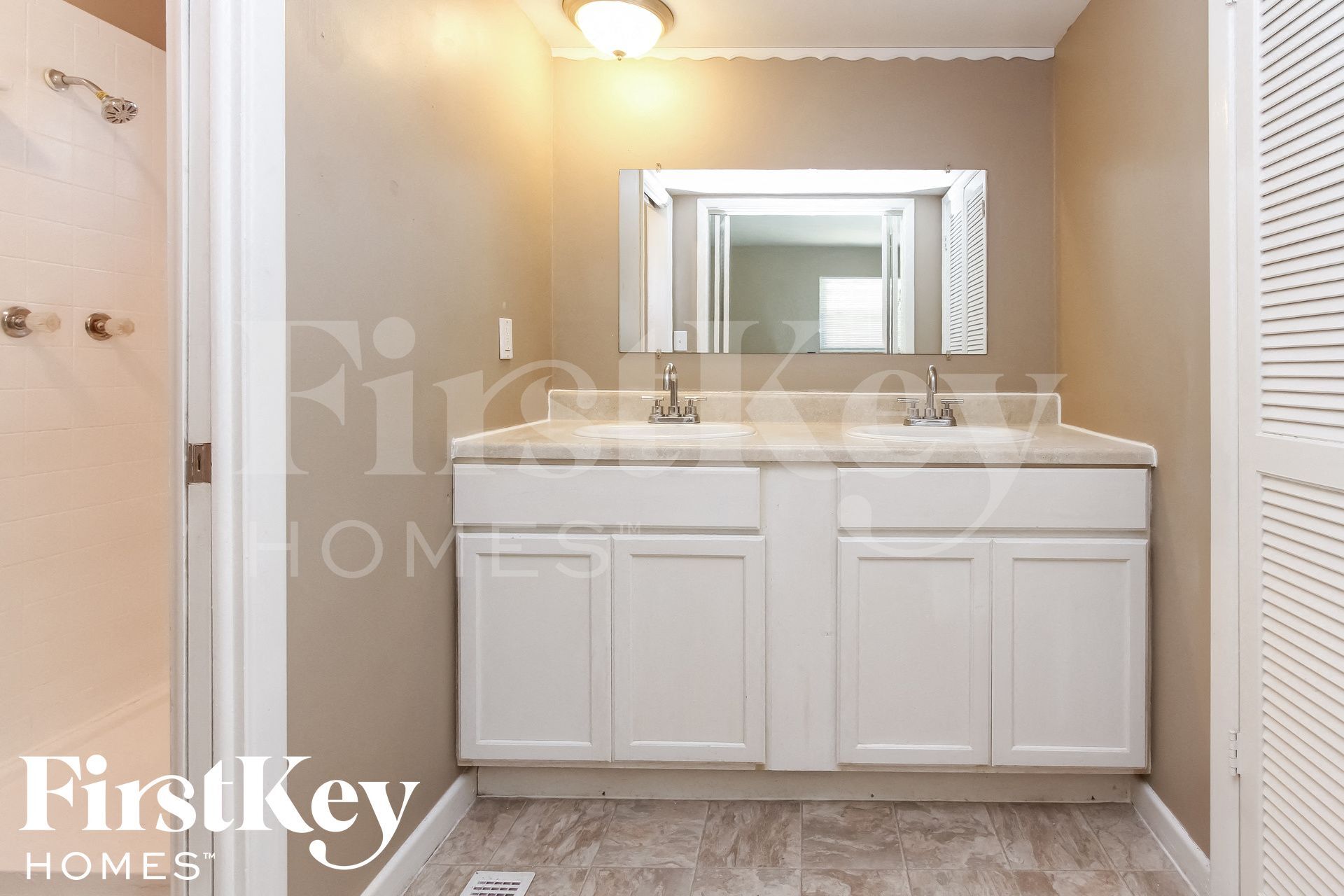 Building Photo - 2414 E Dudley Ave