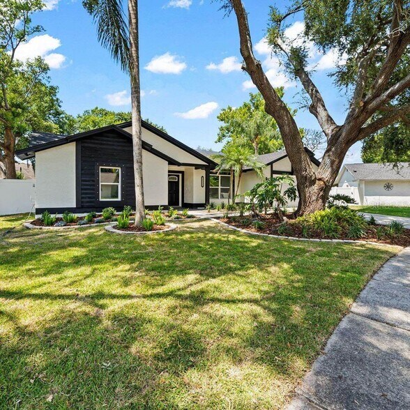 Building Photo - 12335 Yellow Rose Cir