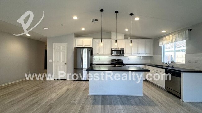 Building Photo - 13353 Evanston St