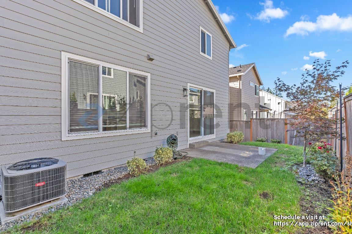 Building Photo - 11781 NW Thelin Ln