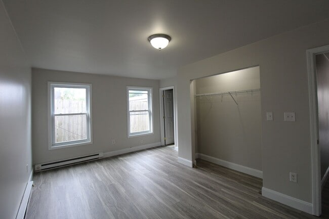 Building Photo - Three bedroom home