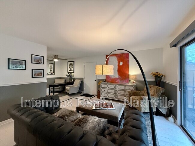 Primary Photo - 420 Walton Ln