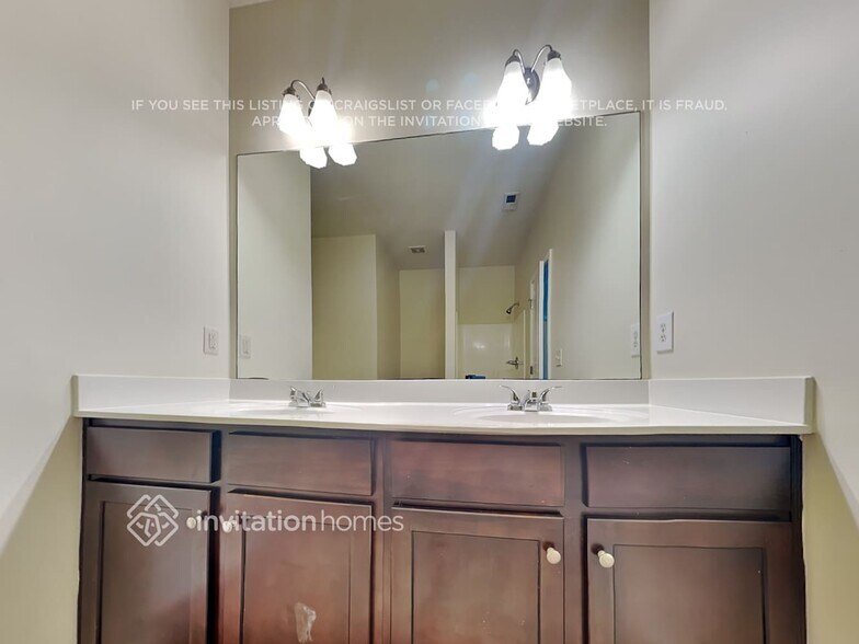 Building Photo - 8120 Brookbend Dr