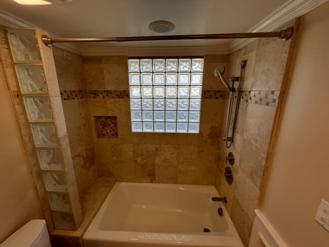 Building Photo - SPACIOUS 4 BEDROOM HOME IN SOUTH SALINAS