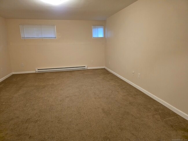 Building Photo - 552 Shennecossett Rd