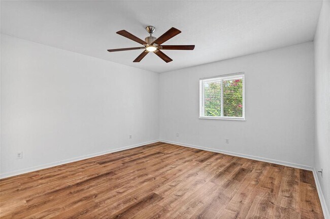 Building Photo - 1504 Bridgeway Dr
