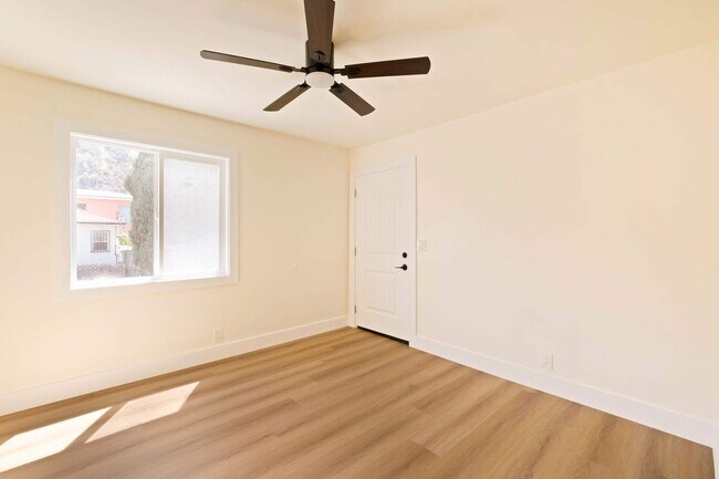 Building Photo - 342 S Ave 56