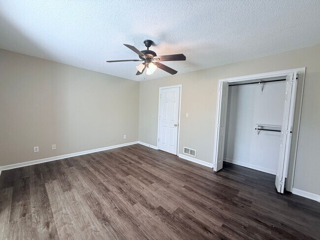 Building Photo - 2 bedroom townhome in Oakwood, GA