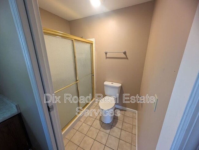 Building Photo - 8881 Davidgate Dr