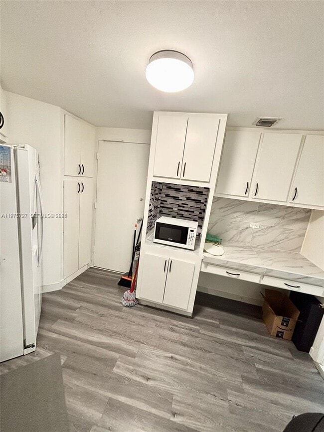 Building Photo - 905 Brickell Bay Dr