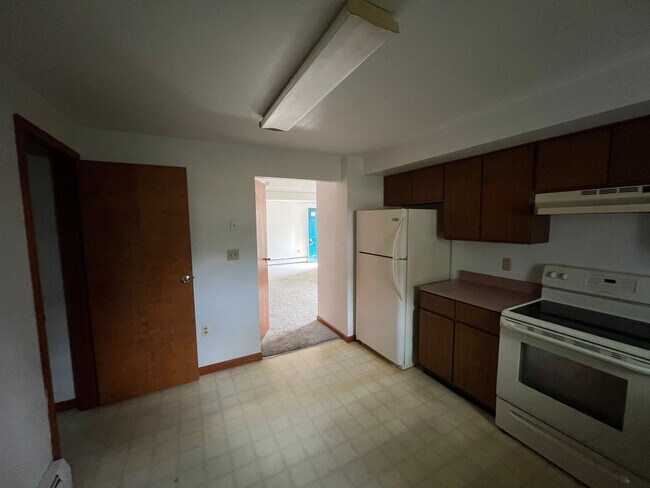 Building Photo - 301 E Elm St