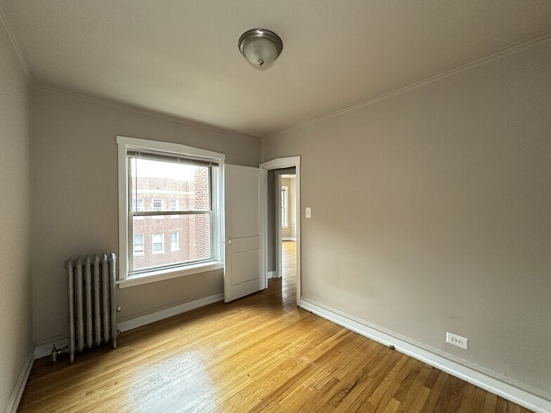 Building Photo - 4027 W Melrose St