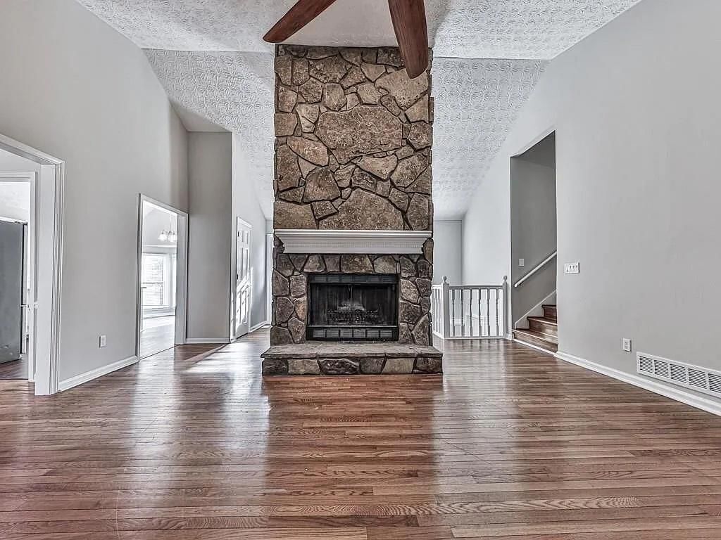Building Photo - 2189 Chartwell Dr