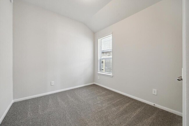 Building Photo - 18826 Shadowfax Trl