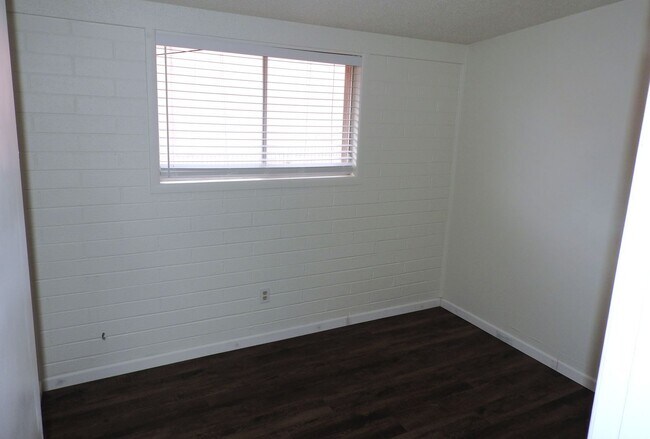 Building Photo - Beautifully Remodeled 3+1 Bungalow with Indoor-Outdoor Living