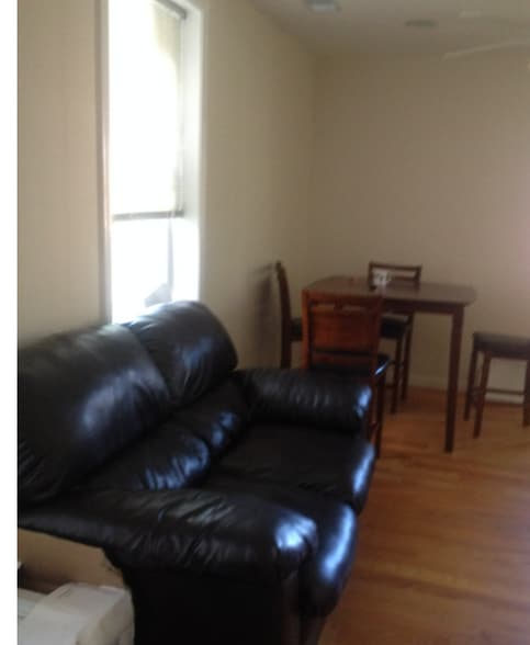 Building Photo - 10 Moreland St