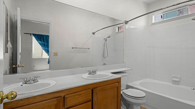 Building Photo - 957 McCoy Creek Cir