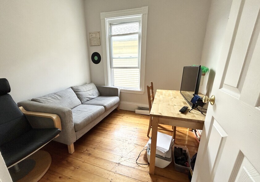 Building Photo - 72 Calumet St