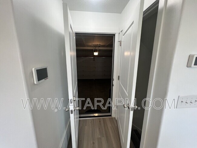 Building Photo - 346 Grassland Dr