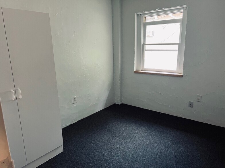 Building Photo - 223 N Lincoln St