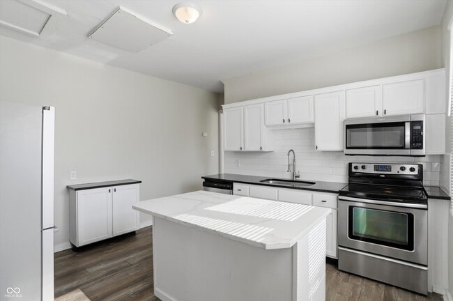 Building Photo - 510 N Beville Ave