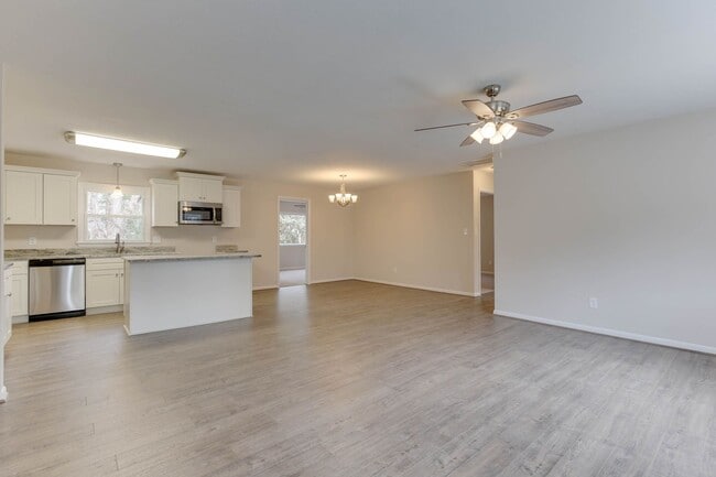 Building Photo - 213 Clemwood Pkwy