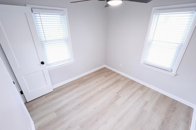 Building Photo - 843 Davies Ave