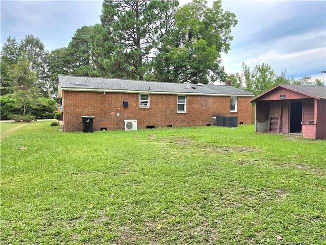 Building Photo - 704 N Grimes St