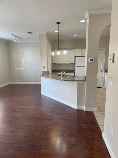 Building Photo - 860 N Orange Ave