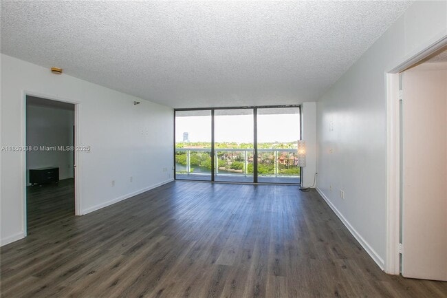 Building Photo - 20505 E Country Club Dr