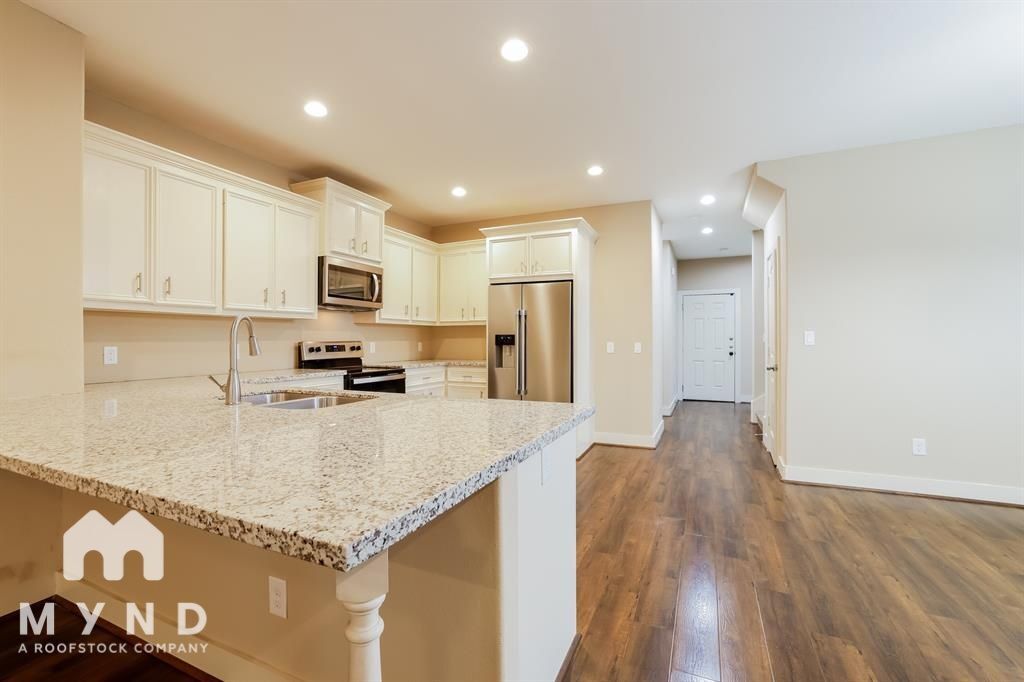 Building Photo - 5003 Higgins St