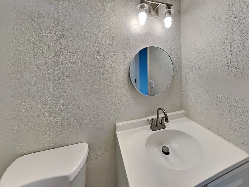 Building Photo - 502 Dunbar Ave