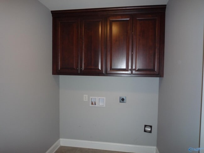 Building Photo - 13205 Hill Crest Dr