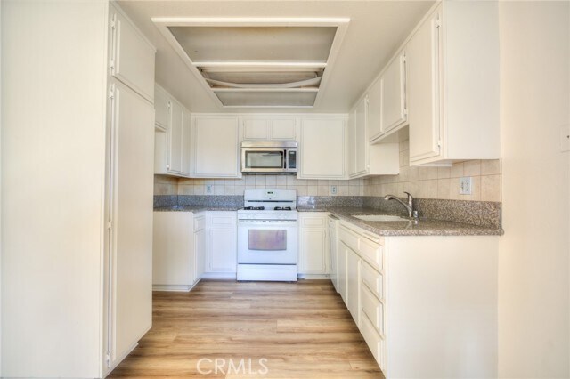 Building Photo - 901 Golden Springs Dr