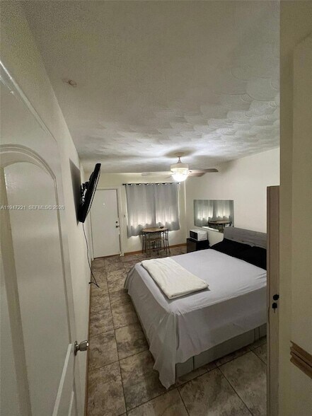 Building Photo - 1026 NE 9th Ave