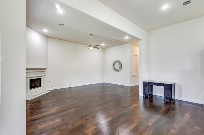 Building Photo - 3016 Columbus Loop