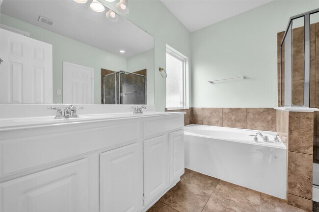 Building Photo - 21611 Mt McKinley Way