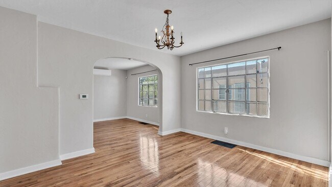 Building Photo - 205 Harvard Dr SE