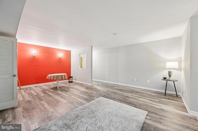 Building Photo - 9633 White Acre Rd