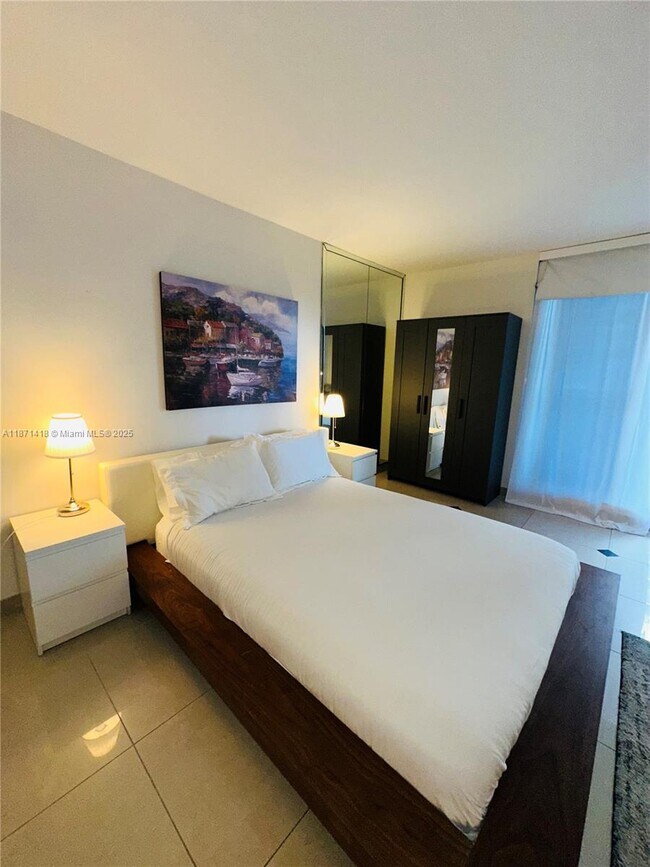 Building Photo - 2301 Collins Ave